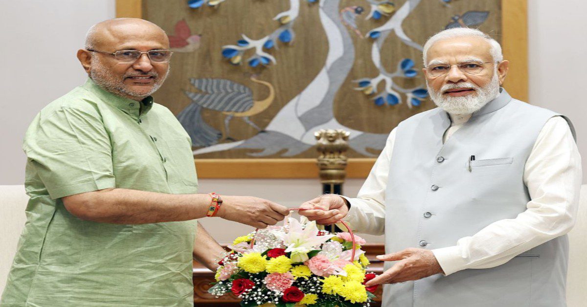 pm modi with vice president candidate